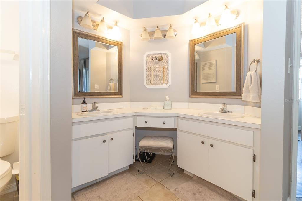 For Sale: $225,000 (2 beds, 2 baths, 1000 Square Feet)