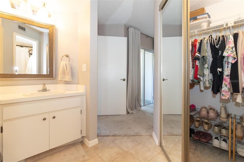 For Sale: $225,000 (2 beds, 2 baths, 1000 Square Feet)