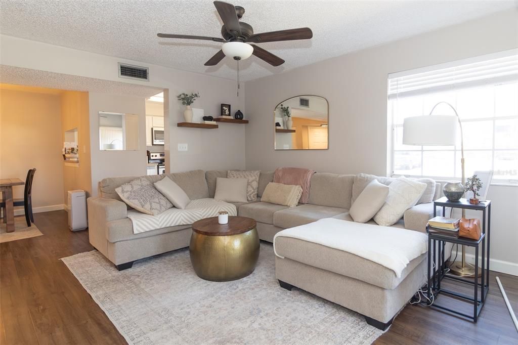 For Sale: $225,000 (2 beds, 2 baths, 1000 Square Feet)