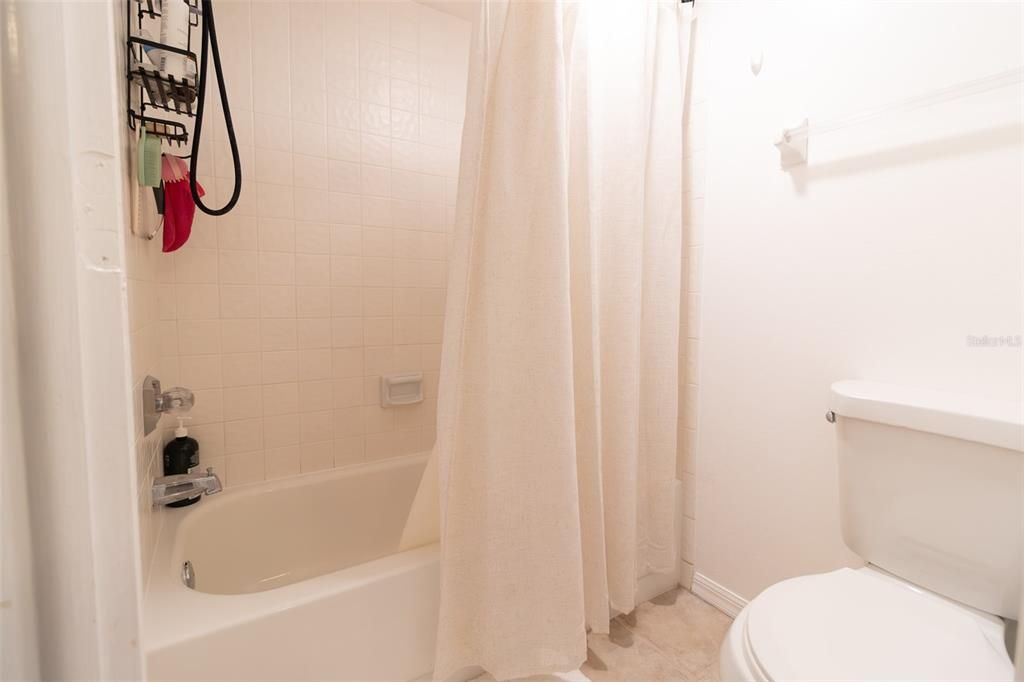 For Sale: $225,000 (2 beds, 2 baths, 1000 Square Feet)