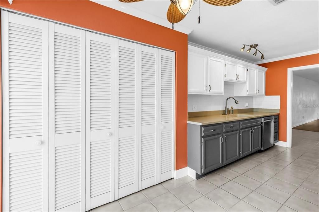 For Sale: $260,000 (2 beds, 2 baths, 1400 Square Feet)