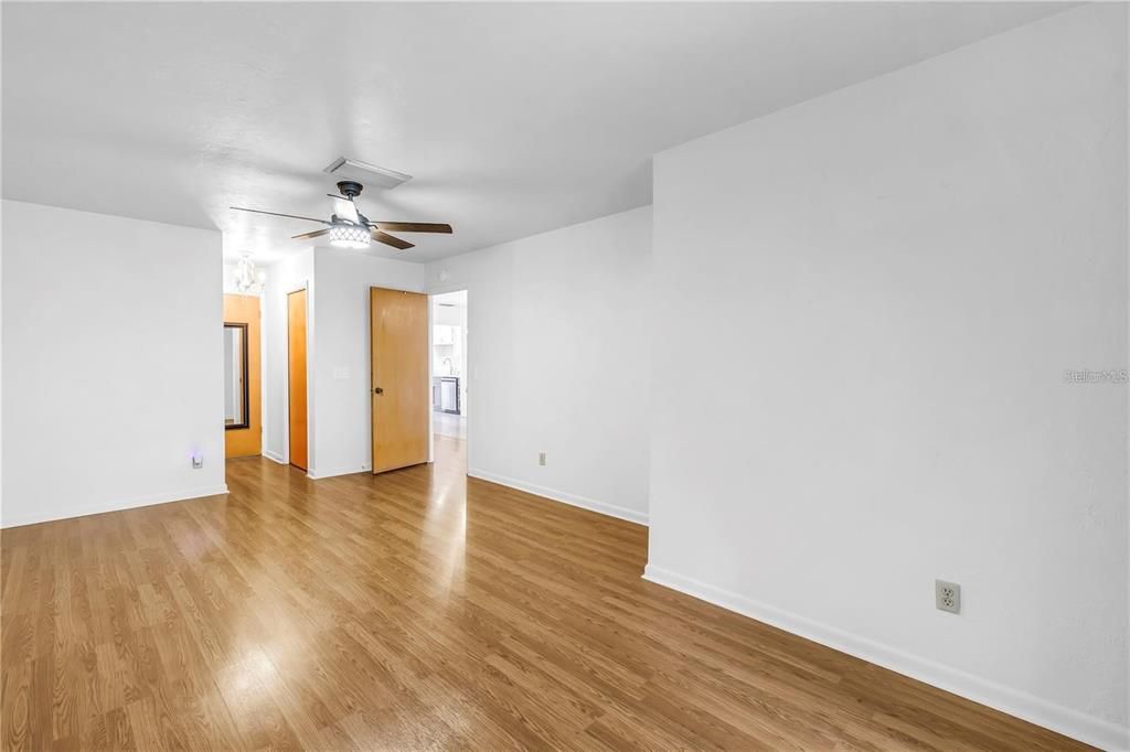 For Sale: $260,000 (2 beds, 2 baths, 1400 Square Feet)
