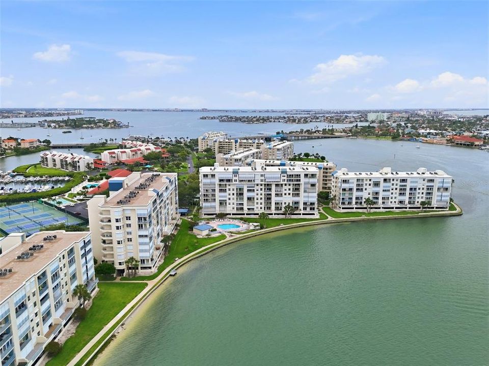 На продажу: $800,000 (2 спален, 2 ванн, 1300 Квадратных фут)