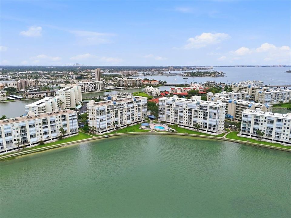 На продажу: $800,000 (2 спален, 2 ванн, 1300 Квадратных фут)