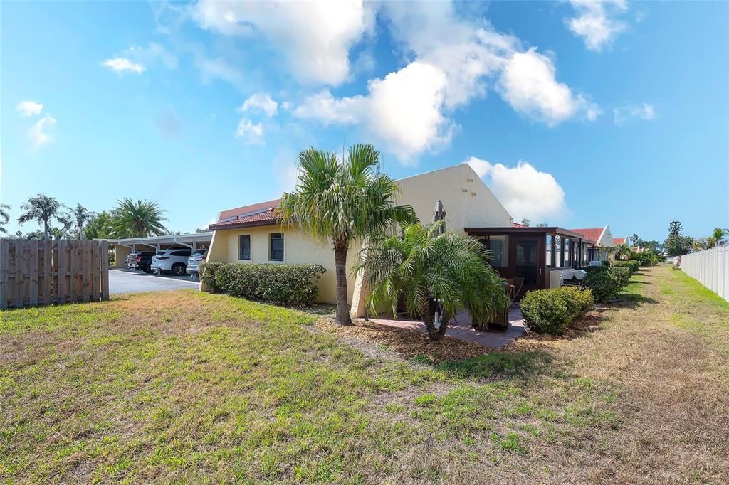 For Sale: $149,000 (1 beds, 1 baths, 812 Square Feet)