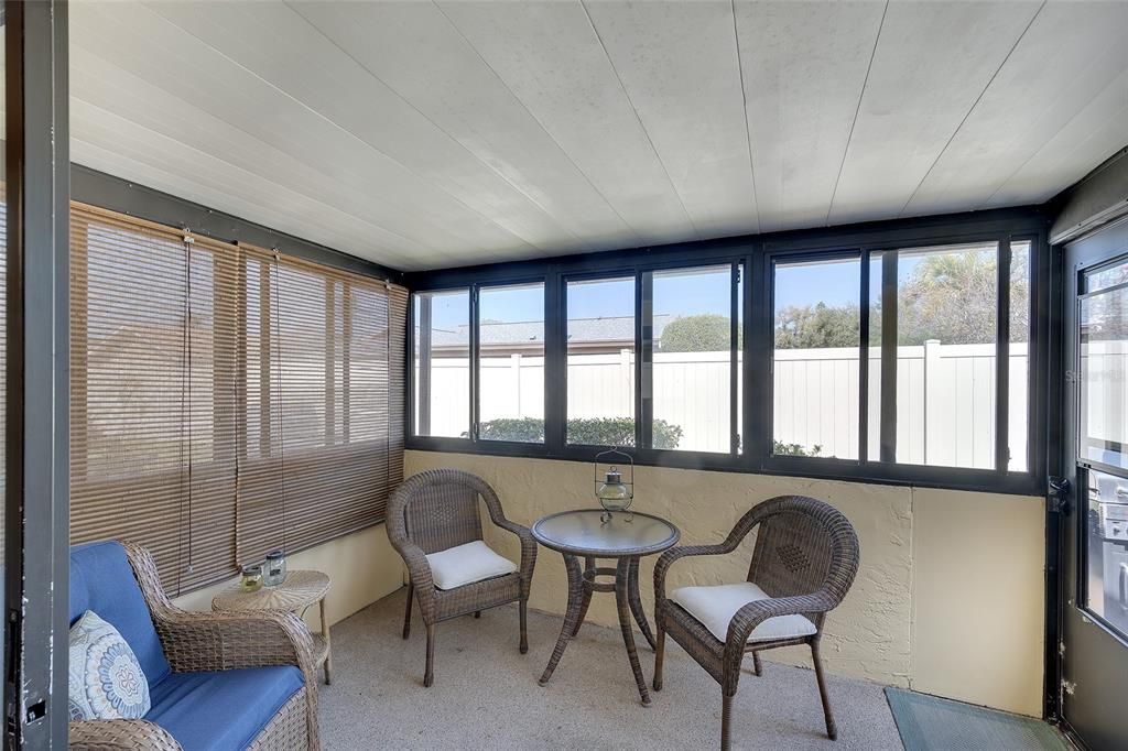 For Sale: $149,000 (1 beds, 1 baths, 812 Square Feet)