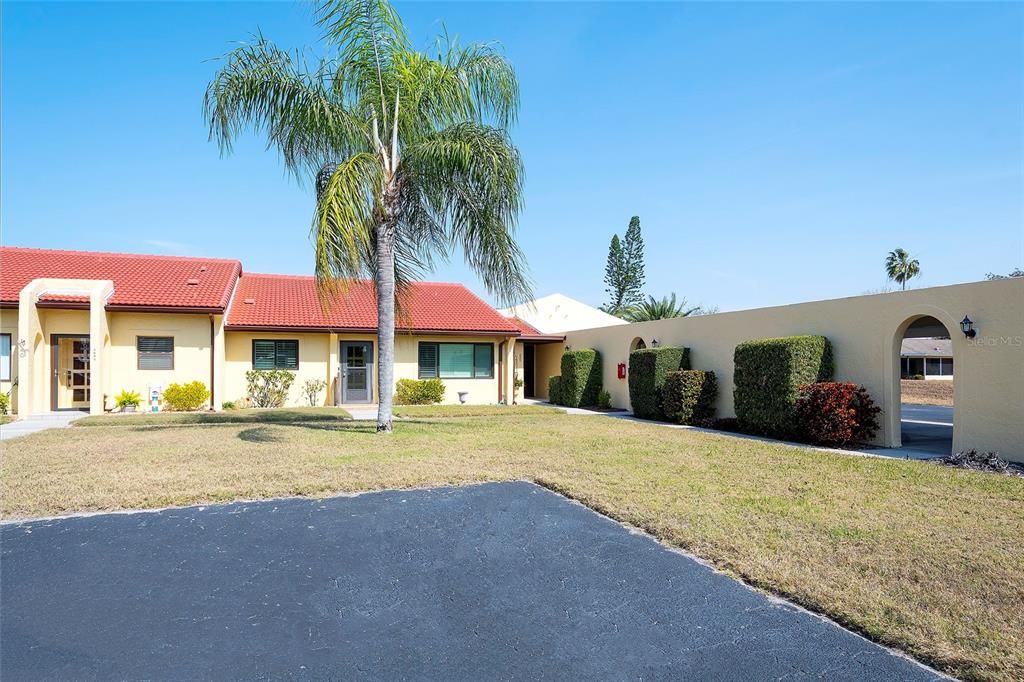For Sale: $149,000 (1 beds, 1 baths, 812 Square Feet)