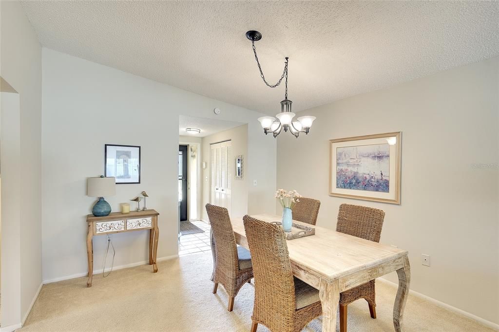 For Sale: $149,000 (1 beds, 1 baths, 812 Square Feet)