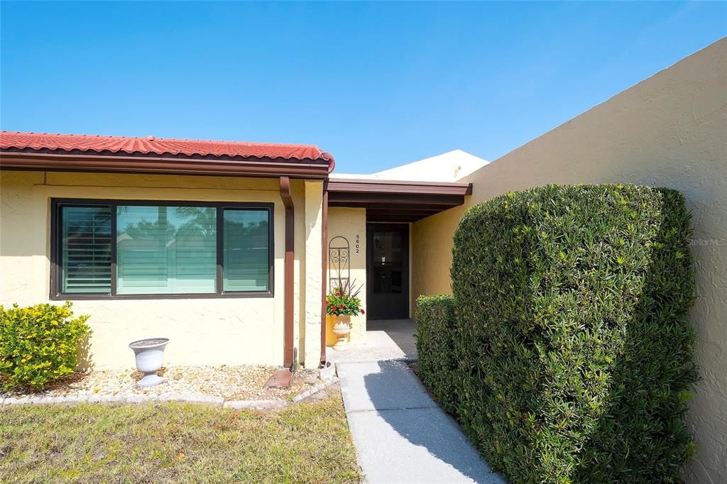 For Sale: $149,000 (1 beds, 1 baths, 812 Square Feet)