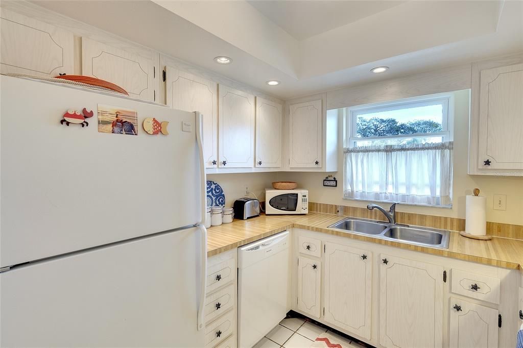 For Sale: $149,000 (1 beds, 1 baths, 812 Square Feet)