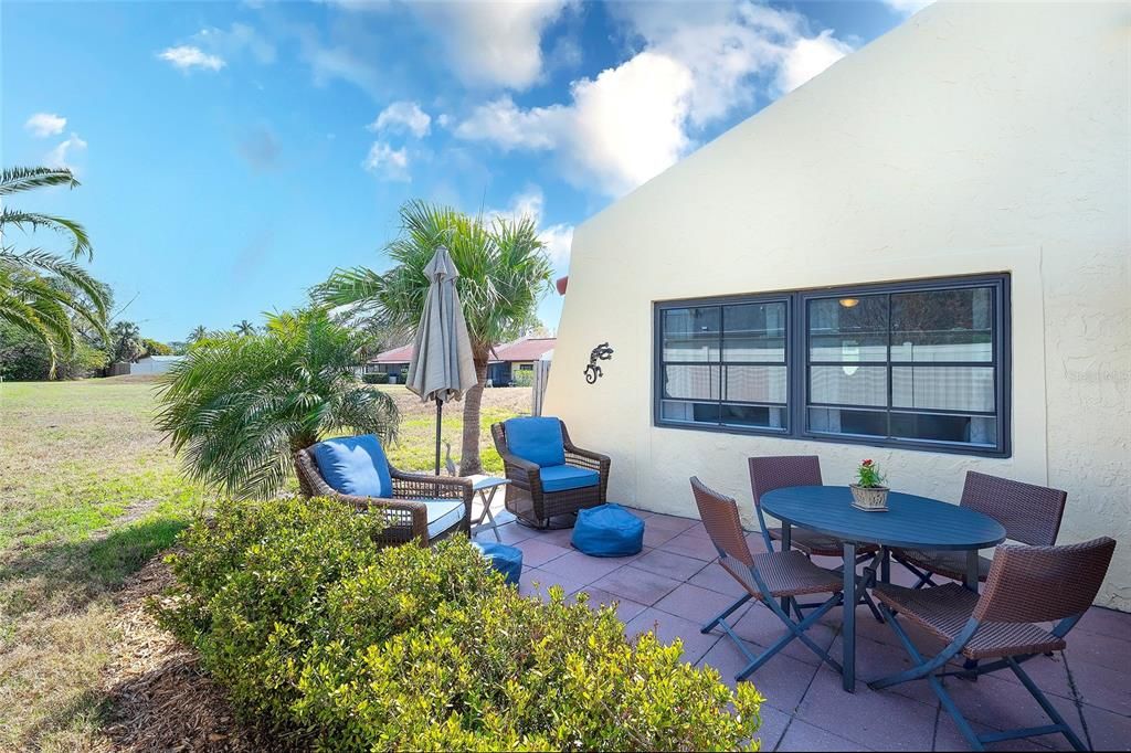 For Sale: $149,000 (1 beds, 1 baths, 812 Square Feet)