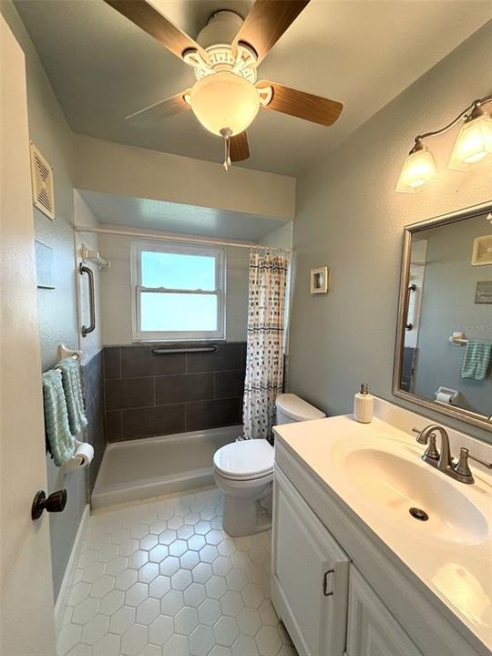 For Sale: $149,000 (1 beds, 1 baths, 812 Square Feet)