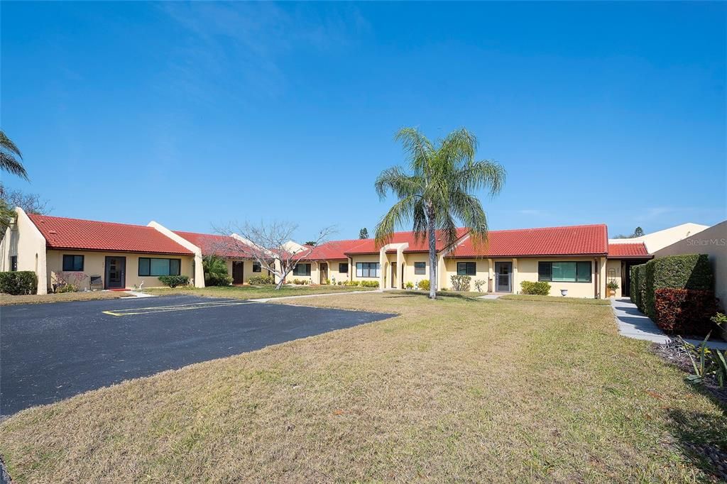 For Sale: $149,000 (1 beds, 1 baths, 812 Square Feet)