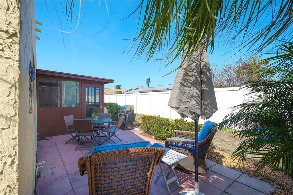 For Sale: $149,000 (1 beds, 1 baths, 812 Square Feet)