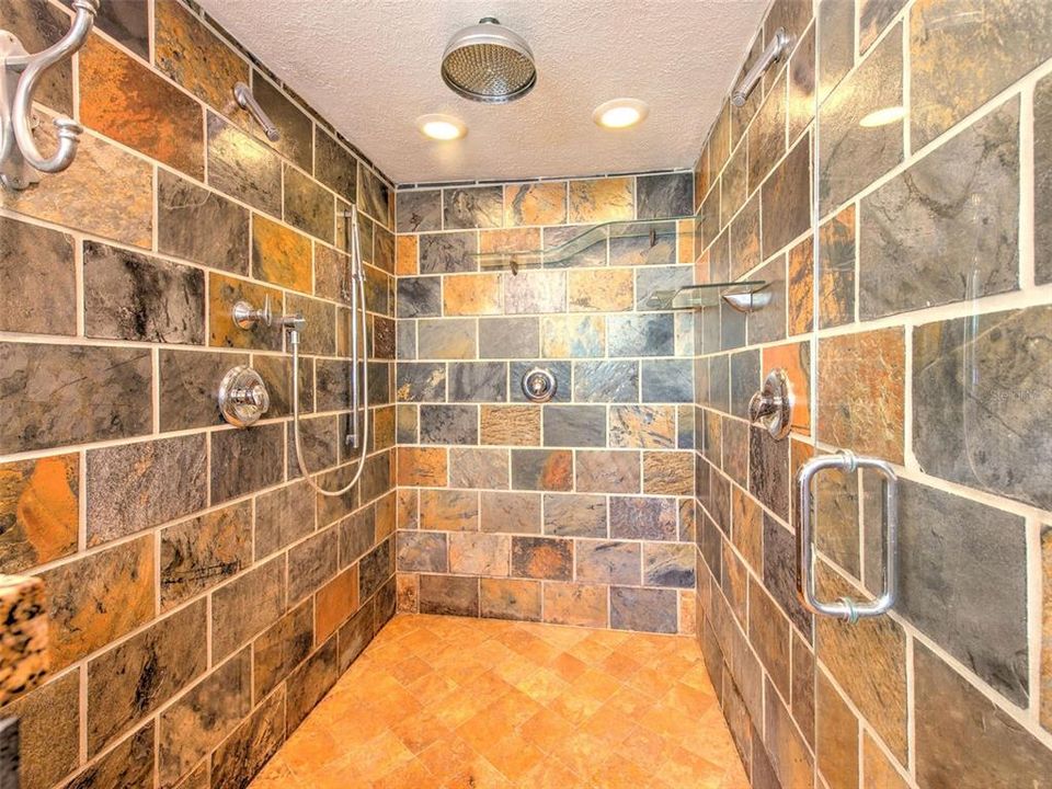 For Rent: $5,495 (4 beds, 2 baths, 2898 Square Feet)