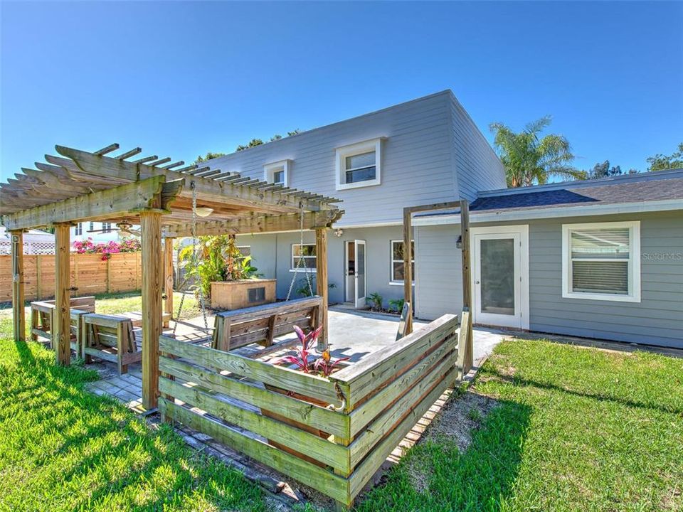 For Rent: $5,495 (4 beds, 2 baths, 2898 Square Feet)