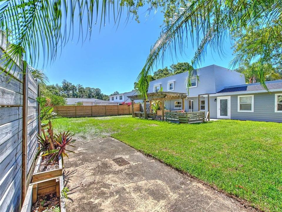 For Rent: $5,495 (4 beds, 2 baths, 2898 Square Feet)
