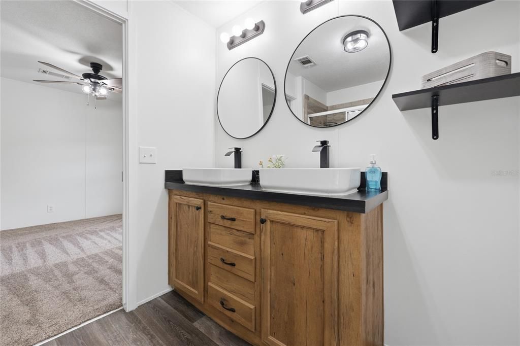 For Sale: $199,000 (3 beds, 2 baths, 1140 Square Feet)