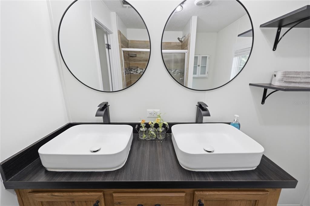 For Sale: $199,000 (3 beds, 2 baths, 1140 Square Feet)