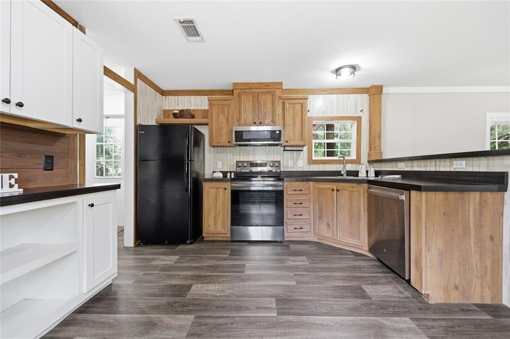 For Sale: $199,000 (3 beds, 2 baths, 1140 Square Feet)