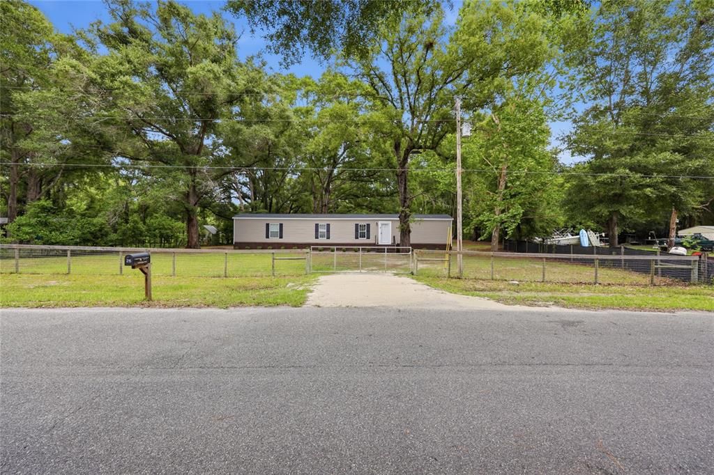 For Sale: $199,000 (3 beds, 2 baths, 1140 Square Feet)
