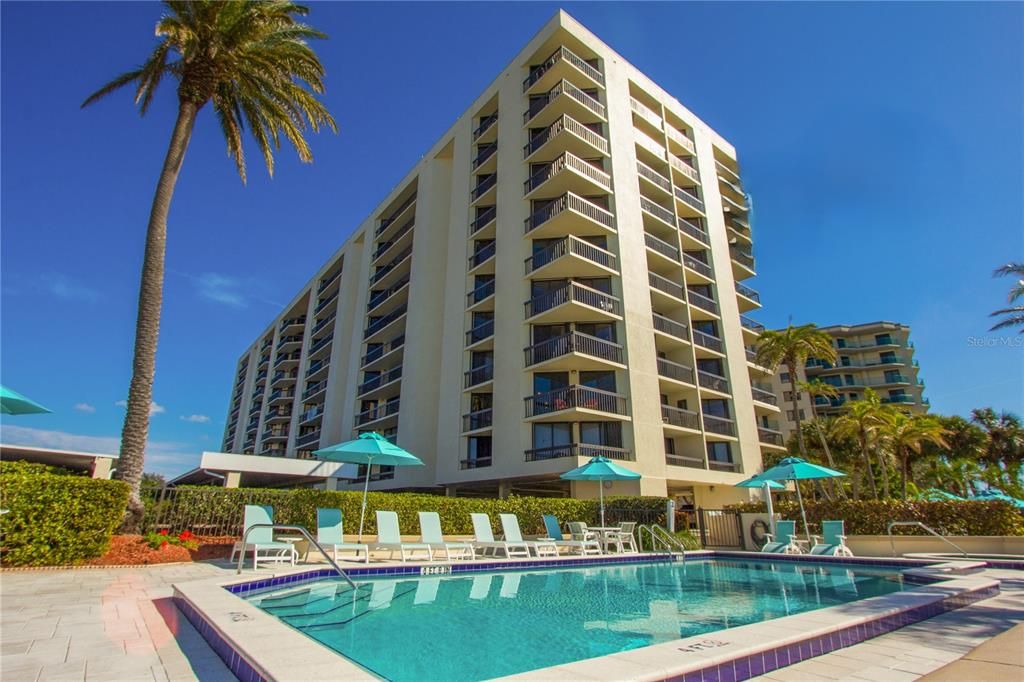For Rent: $3,500 (2 beds, 2 baths, 1350 Square Feet)