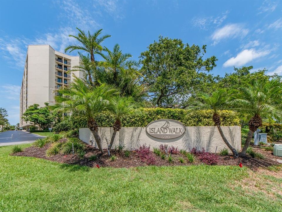 For Rent: $3,500 (2 beds, 2 baths, 1350 Square Feet)