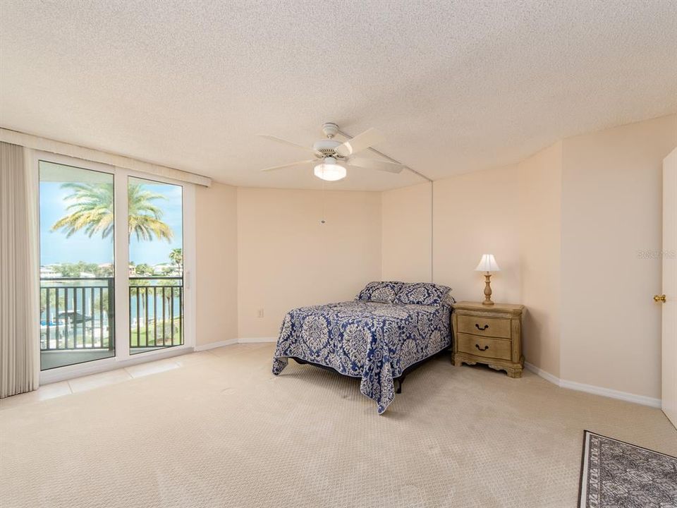 For Rent: $3,500 (2 beds, 2 baths, 1350 Square Feet)