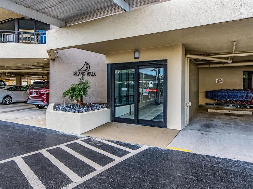 For Rent: $3,500 (2 beds, 2 baths, 1350 Square Feet)