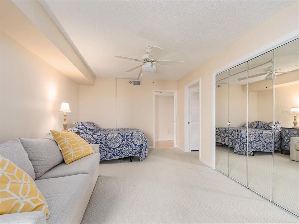For Rent: $3,500 (2 beds, 2 baths, 1350 Square Feet)