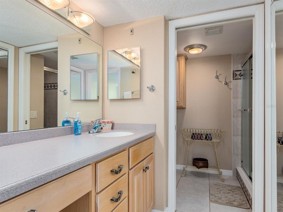 For Rent: $3,500 (2 beds, 2 baths, 1350 Square Feet)