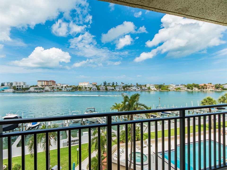 For Rent: $3,500 (2 beds, 2 baths, 1350 Square Feet)