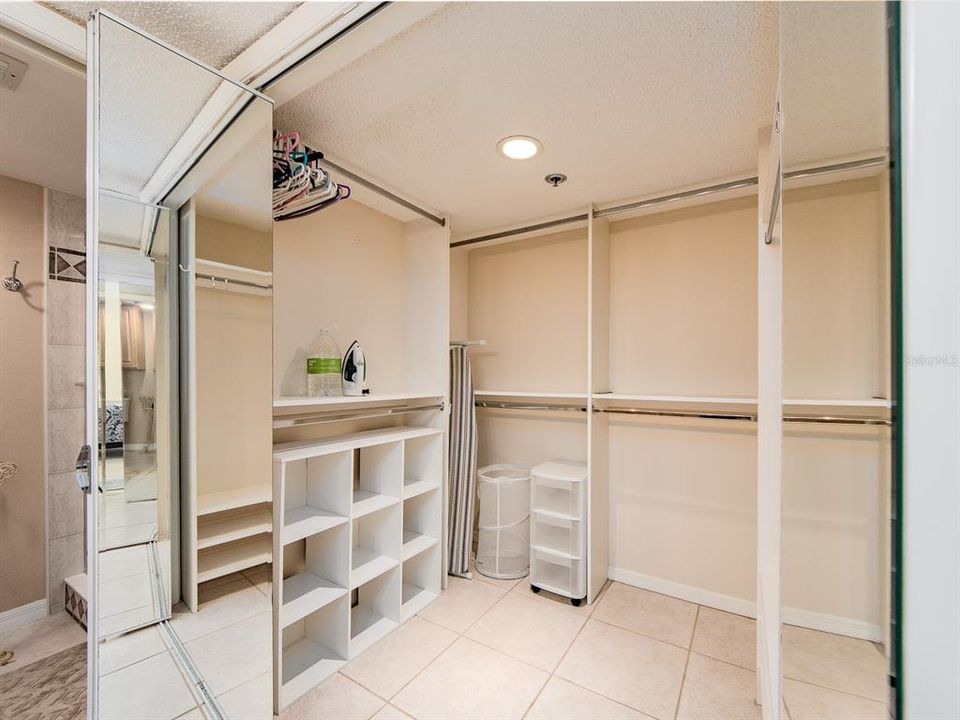 For Rent: $3,500 (2 beds, 2 baths, 1350 Square Feet)