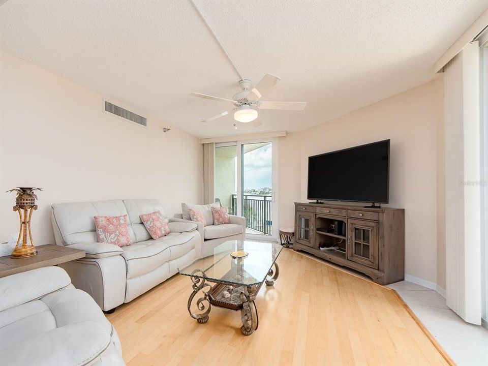 For Rent: $3,500 (2 beds, 2 baths, 1350 Square Feet)