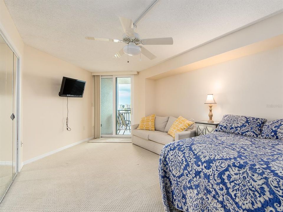 For Rent: $3,500 (2 beds, 2 baths, 1350 Square Feet)