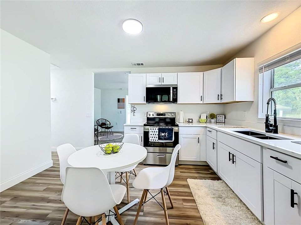 For Sale: $275,000 (3 beds, 2 baths, 1392 Square Feet)
