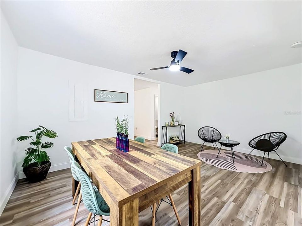 For Sale: $275,000 (3 beds, 2 baths, 1392 Square Feet)