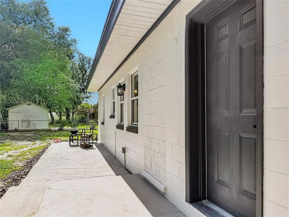 For Sale: $275,000 (3 beds, 2 baths, 1392 Square Feet)