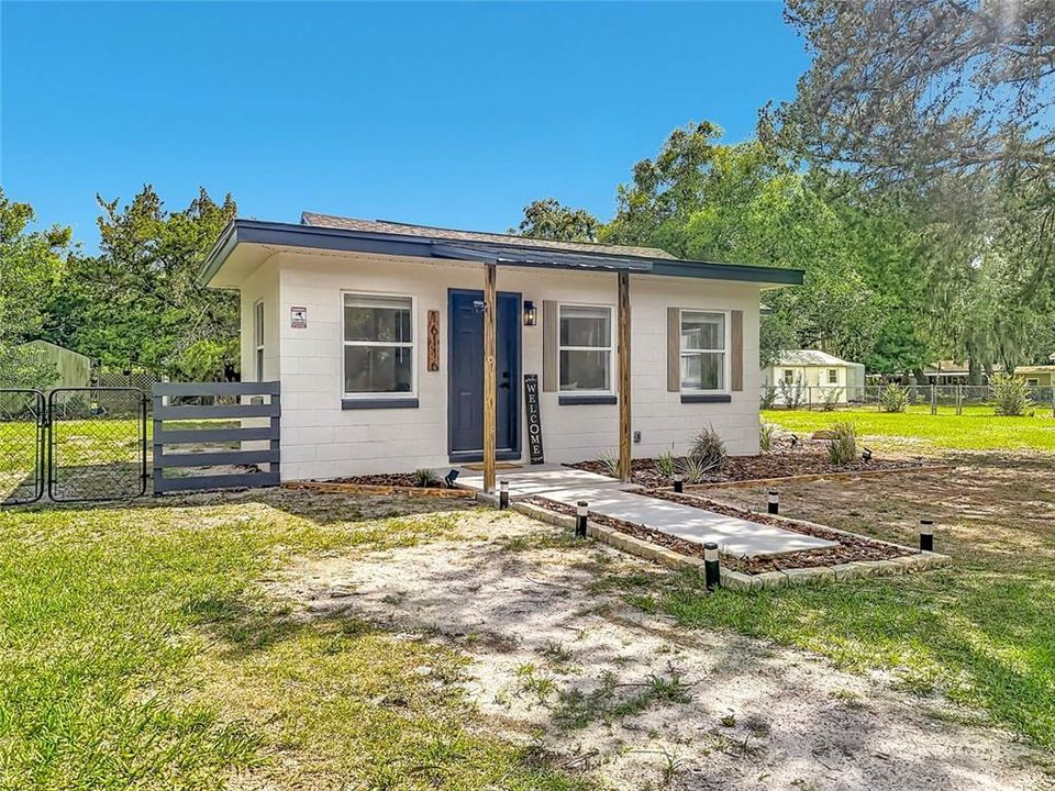 For Sale: $275,000 (3 beds, 2 baths, 1392 Square Feet)