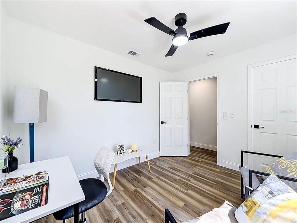 For Sale: $275,000 (3 beds, 2 baths, 1392 Square Feet)