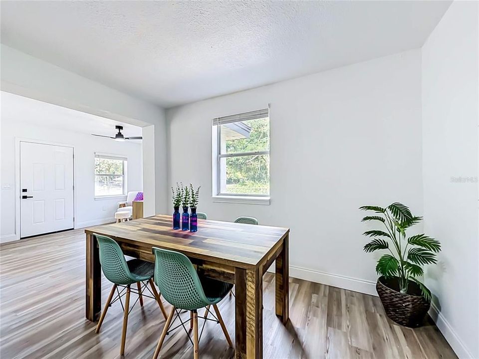 For Sale: $275,000 (3 beds, 2 baths, 1392 Square Feet)