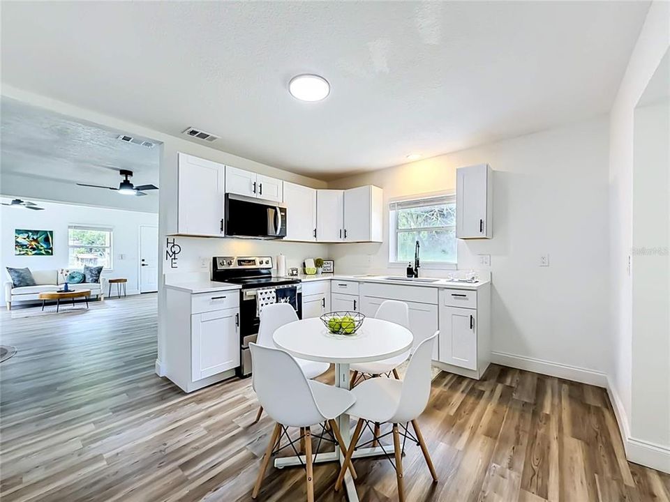 For Sale: $275,000 (3 beds, 2 baths, 1392 Square Feet)