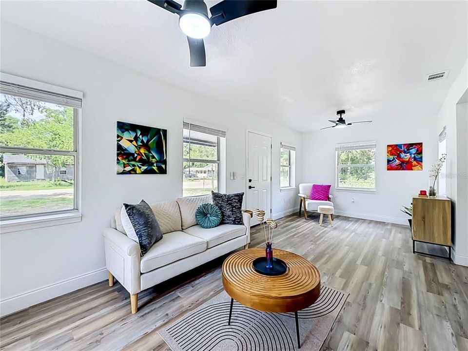 For Sale: $275,000 (3 beds, 2 baths, 1392 Square Feet)