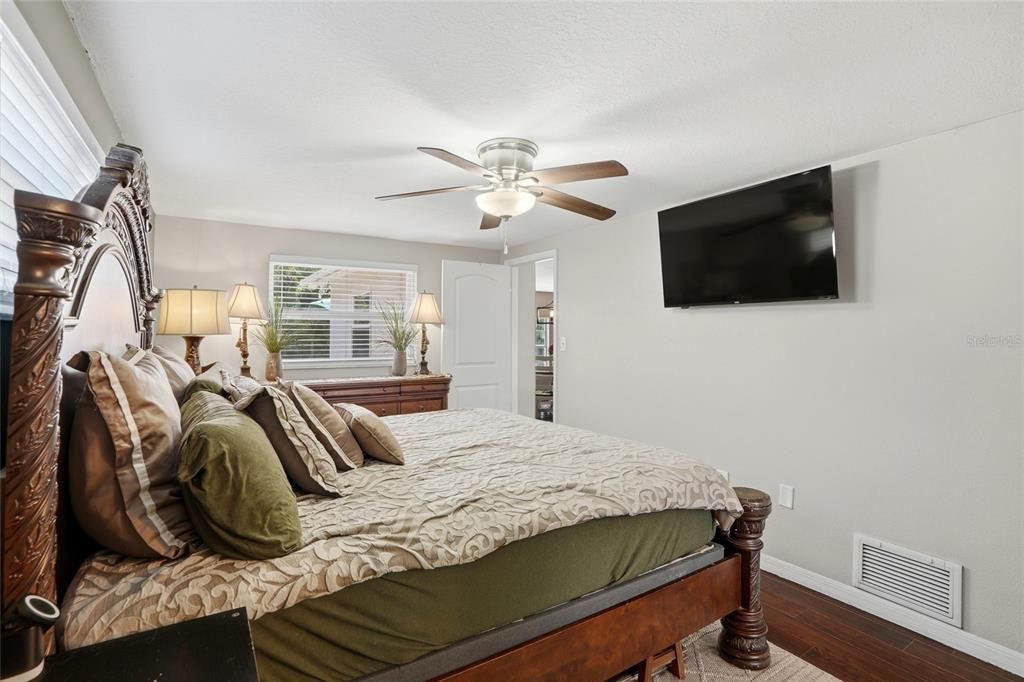 For Sale: $635,000 (3 beds, 2 baths, 1494 Square Feet)