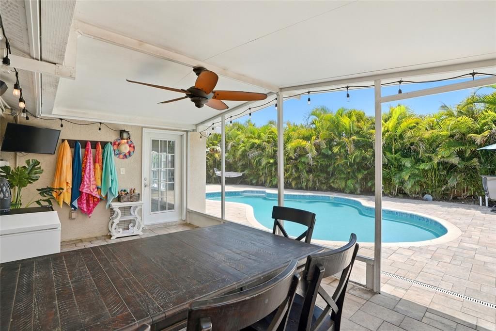 For Sale: $635,000 (3 beds, 2 baths, 1494 Square Feet)