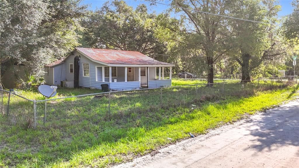 For Sale: $275,000 (2 beds, 1 baths, 576 Square Feet)
