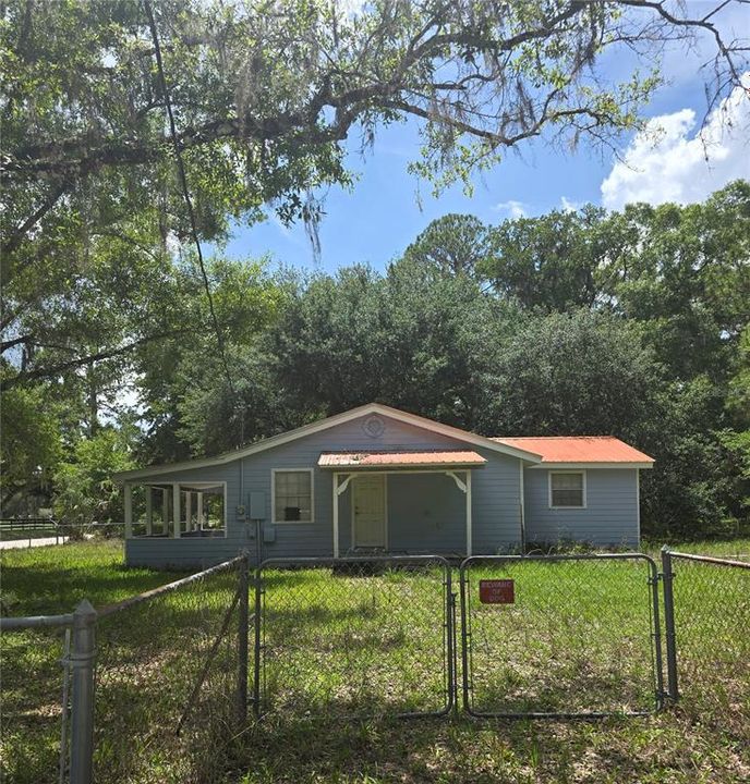 For Sale: $275,000 (2 beds, 1 baths, 576 Square Feet)