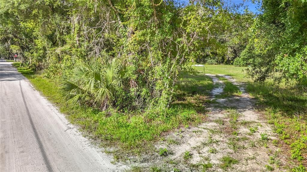 For Sale: $275,000 (2 beds, 1 baths, 576 Square Feet)