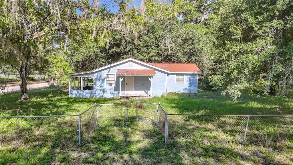 For Sale: $275,000 (2 beds, 1 baths, 576 Square Feet)