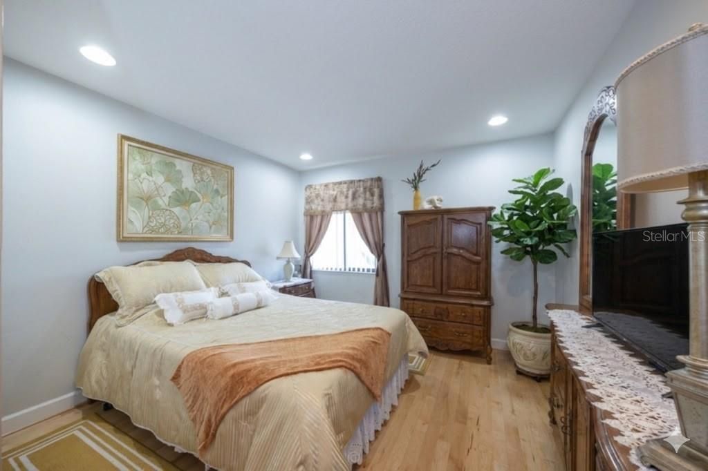 For Sale: $550,000 (3 beds, 2 baths, 2169 Square Feet)